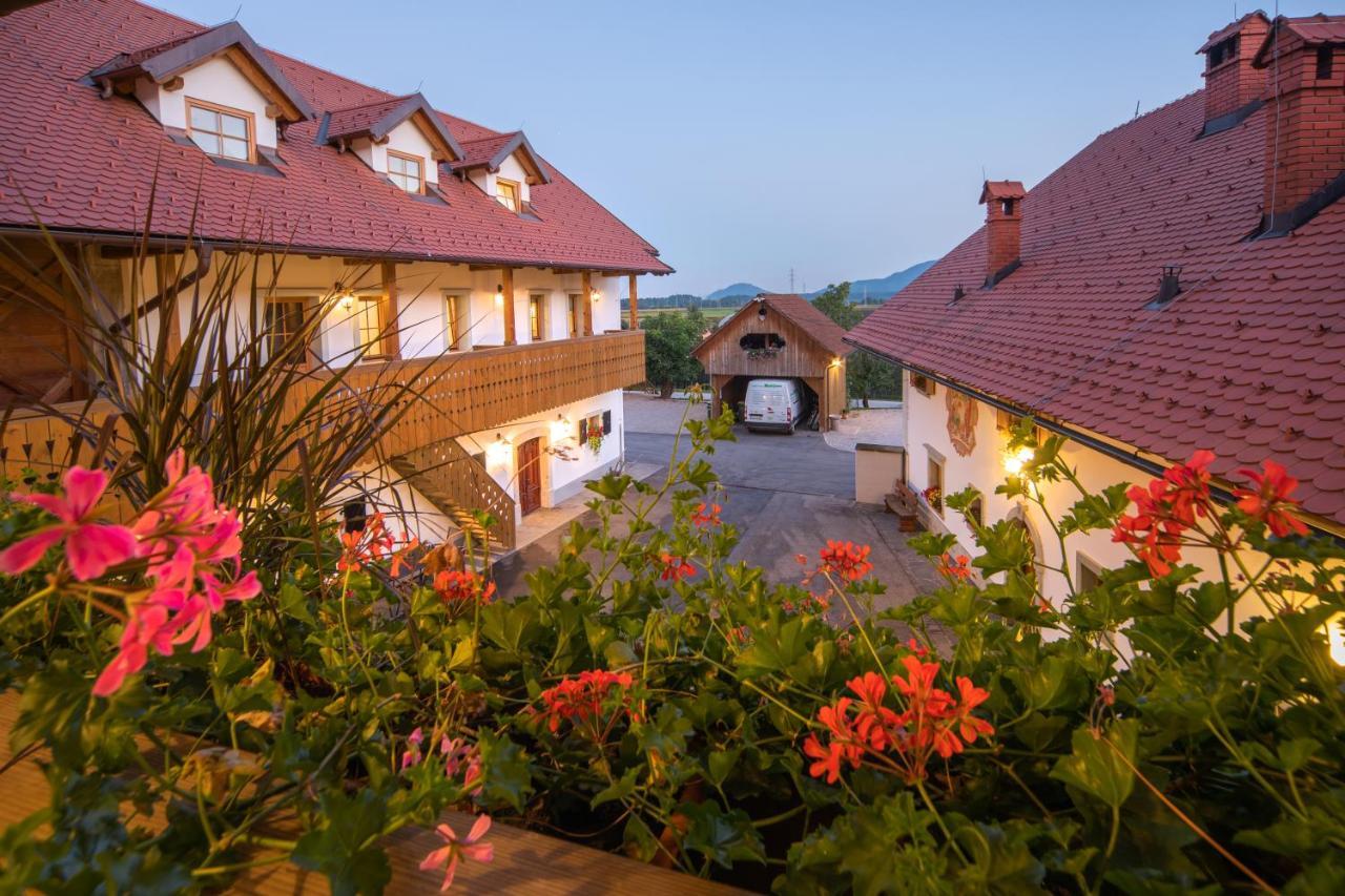 Apartments Tourist Farm Matijovc Naklo Esterno foto